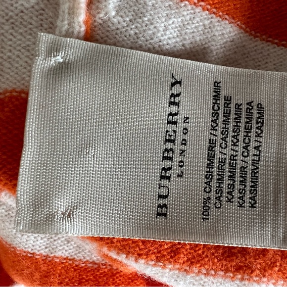 Mint condition Burberry 100% cashmere crewneck sweater with skinny neck scarf. - Picture 5 of 7